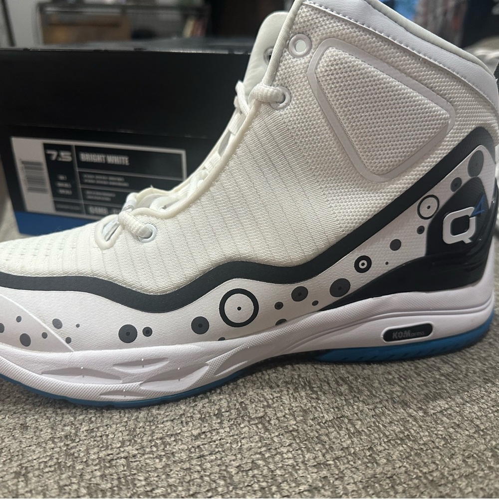 Athletic Men's White and Black High-Top Shoes